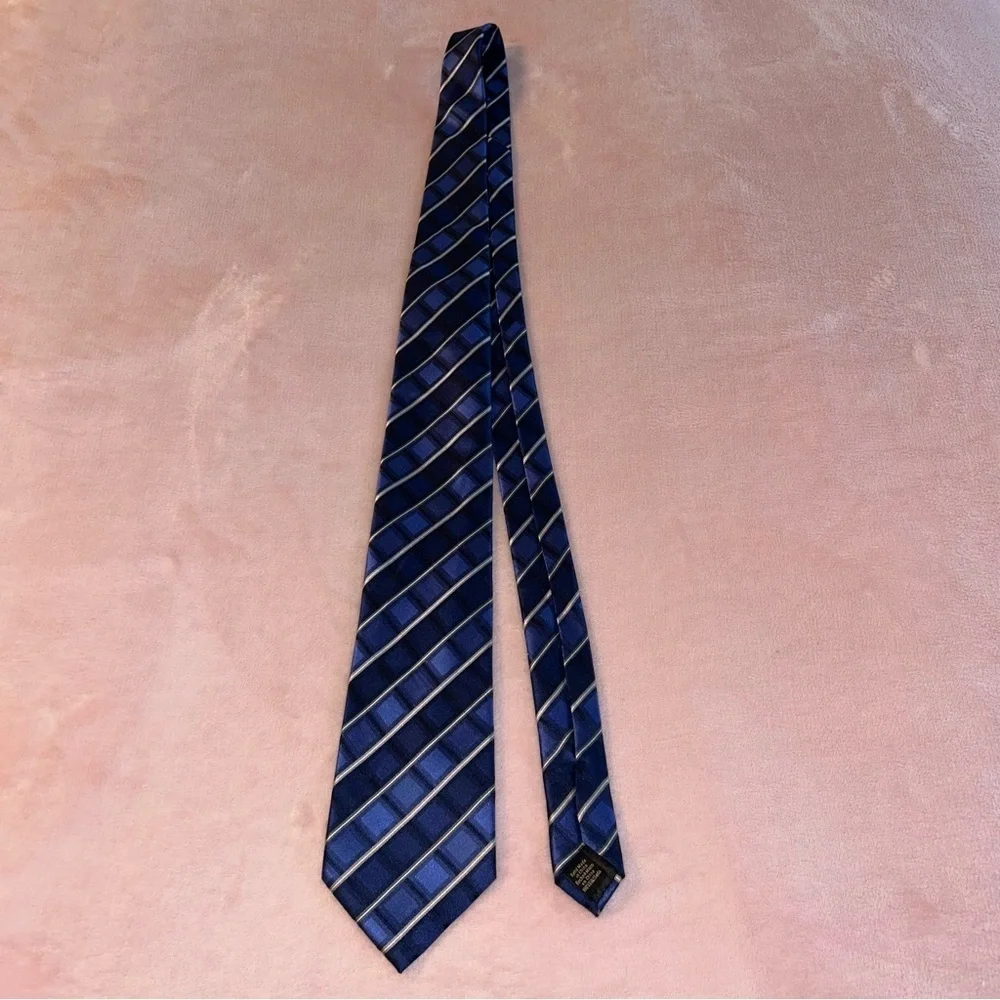 Van Heusen blue plaid silk tie stain resistant